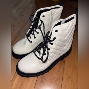 Wonder Nation Kids Quilted Lace-Up combat Boots - Cream and Black-sz.4